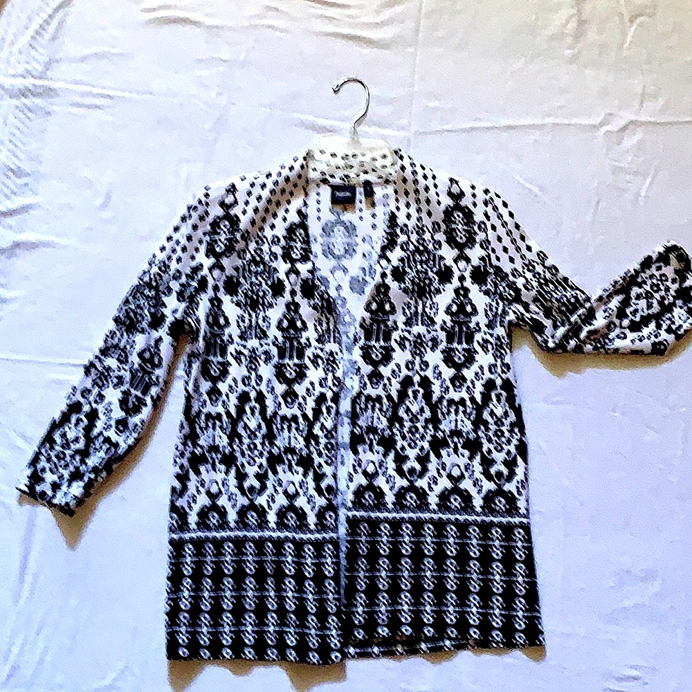 Women Blk/Wht Cardigan Sweater